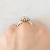 Anello a fiore vintage con fascia in oro giallo e bianco 14K con diamanti di taglio brillante (1ctw ca.), anni ‘70