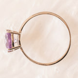 Moderner Solitär aus 9 Karat Weißgold mit Amethyst im Billionenschliff (ca. 1 Karat), Jahr 2012