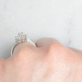 Anello a fiore vintage in platino con diamanti di taglio brillante (0.32ctw), anni ‘70/‘80