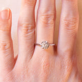 Retro-Solitär aus 18 Karat Weißgold mit Diamant im Brillantschliff (ca. 0.35 ct), 40er Jahre