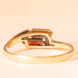 Anello contrarier vintage in oro giallo 9K con granati di taglio rettangolare (0.30ctw ca.), anno 1981