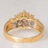 *RISERVATO* SALDO Anello a margherita vintage in oro giallo 18K con diamanti di taglio brillante e di taglio baguette (1ctw ca.), anni ‘70