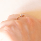 Solitario vintage in oro giallo 9K con opale (0.25ct ca.), anno 1976
