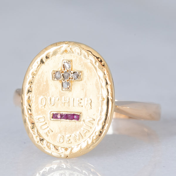 Anello “Plus qu’hier moins que demain” vintage in oro giallo 18K con diamanti e rubini