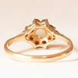 Vintage-Gänseblümchenring aus 9-karätigem Gelbgold mit Opal (ca. 0.12 ct) und Granaten (ca. 0.40 ctw), Jahr 1984