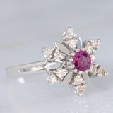 Anello a fiore vintage in oro bianco 14K con rubino (0.20ct ca.) e diamanti (0.20ctw ca.), anni ‘70