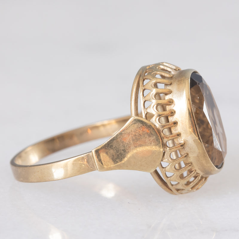 Anello da cocktail vintage in oro giallo 8K e quarzo fumé (2.40ct ca.), anni ‘60/‘70