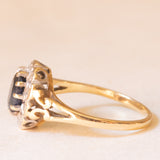 Anello a margherita vintage in oro giallo e bianco 9K con zaffiro (1ct ca.) e diamanti (0.05ctw ca.), anno 1989
