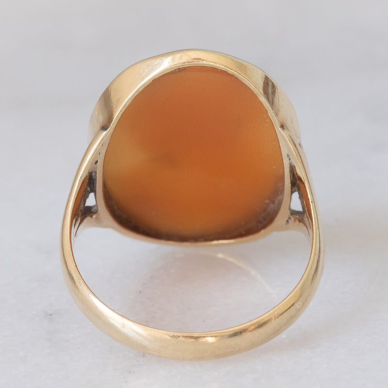 Anello retrò in oro giallo 14K con cammeo su conchiglia rappresentante profilo di soldato romano, anni ‘30/‘40