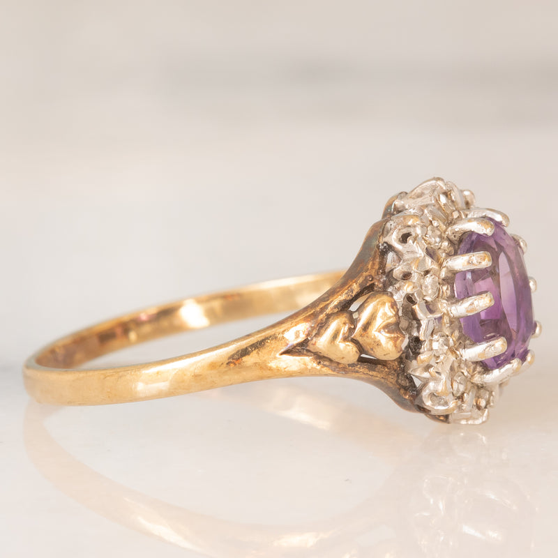 Anello a margherita vintage in oro giallo 9K con ametista (0.70ct ca.) e diamanti (0.05ctw ca.), anni ‘80