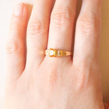 Bague vintage en or jaune 10 carats avec quartz citrine (environ 0.45 ct) et diamants taille brillant (environ 0.06 ct au total), années 70