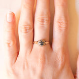 Vintage-Gänseblümchenring aus 9-karätigem Gelbgold mit Saphir (ca. 0.30 ct) und Diamanten (ca. 0.06 ctw), 1980