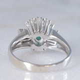 Anello ballerina vintage in oro bianco 14K con smeraldo (0.50ct ca.) e diamanti di taglio brillante e baguette (1ctw ca.), anni ‘70/‘80