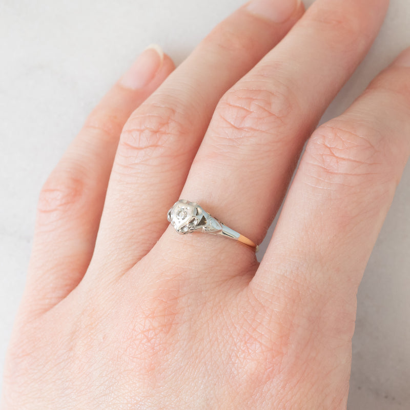 Solitario Art Déco a forma di cuore in oro giallo 18K e platino con diamante (0.03ct ca.), anni ‘20/‘30