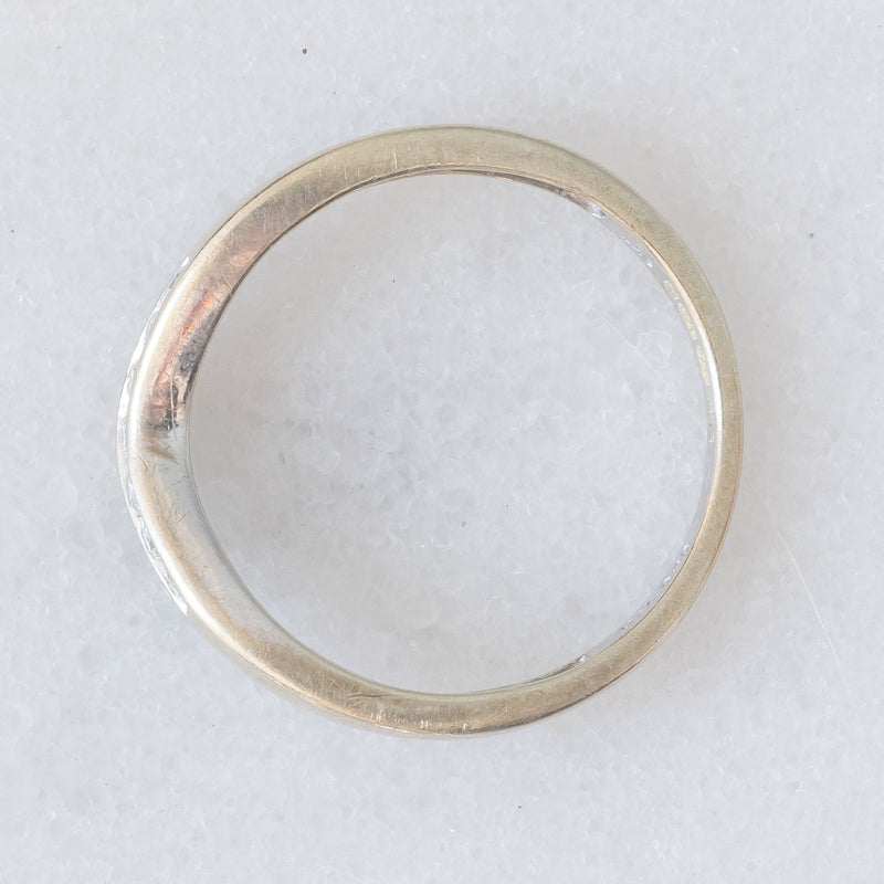 Anello a “V” vintage in oro bianco 9K con diamanti (0.10ctw ca.)