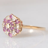 Anello a fiore vintage in oro giallo 9K con rubini (0.40ctw ca.) e diamanti, anni ‘70