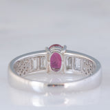 Anello a fascia vintage in platino con rubino (0.60ct) e diamanti (0.60ctw), anni ‘80