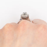 Anello a margherita navette vintage in oro bianco 14K con zaffiro (0.60ct ca.) e diamanti (0.42ctw ca.), anni ‘70