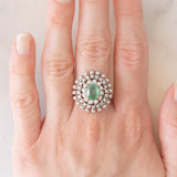 Anello a margherita in oro giallo e bianco o 9K con smeraldo (0.80ct ca.) e diamanti (0.78ctw ca.), anni ‘70