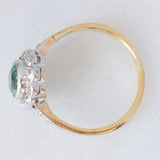 Anello a margherita antico in oro giallo 18K con tormalina verde (1ct ca.) e diamanti di taglio vecchia miniera (0.50ctw ca.), anni ‘20/‘30
