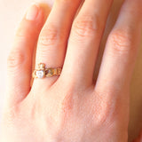 Anello Claddagh vintage in oro giallo e bianco 9K con cubic zirconia e con motivi celtici