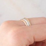 Anello “triplo” in tre ori (giallo, bianco e rosa) 8K con pietre bianche, anni ‘80