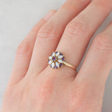 Anello a fiore vintage in oro giallo 8K con ametiste (0.30ctw ca.) e opali, anni ‘80