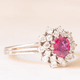Vintage-Gänseblümchenring aus 18-karätigem Weißgold mit Rubinen (ca. 1 ct) und Diamanten im Brillantschliff (ca. 0.65 ctw), 70er Jahre