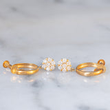 Orecchini a cerchio con fiori in oro giallo 18K con diamanti di taglio brillante (0.40ctw), anni ‘70/‘80