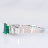 Anello vintage in stile Art Déco in platino con smeraldo (0.80ct) e diamanti (0.49ctw), anni ‘90