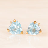 Vintage-Ohrringe mit hellem Herz aus 9-karätigem Gelbgold mit blauem Topas (ca. 1 ctw)