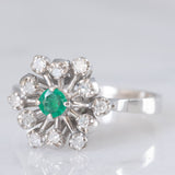 Anello a fiocco di neve in oro bianco 14K con smeraldo (0.13ct ca.) e diamanti (0.24ctw ca.), anni ‘70