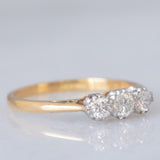 Trilogy antico in oro giallo e bianco 18K con diamanti di taglio brillante (0.40ctw ca.), anni ‘20/‘30