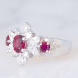Anello a fiore vintage in platino con rubini (0.63ctw) e diamanti (0.85ctw), anni ‘90/anno ‘2000