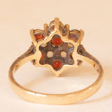 Vintage-Blumenring aus 9-karätigem Gelbgold mit Opalen (ca. 0.50 ctw) und Granaten (ca. 0.70 ctw), Jahr 1978