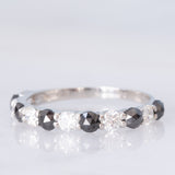 Mezzo eternity in platino con diamanti bianchi e neri (1ctw), anni ‘2000