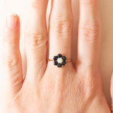 Bague fleur vintage en or jaune 9 carats avec saphirs (environ 0.80 ct) et opale (environ 0.15 ct), années 80