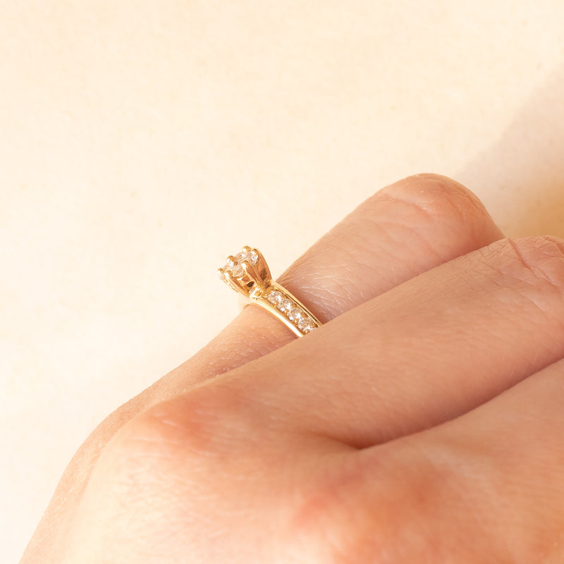 Anello a margherita vintage in oro giallo 14K con diamanti di