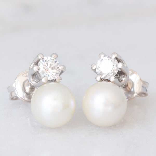 Orecchini vintage in oro bianco 18K con perle bianche e diamanti di taglio brillante (0.50ctw ca.)