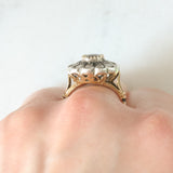 Anello a margherita vintage in stile antico in oro giallo 18K e argento con zaffiro (1ct ca.) e diamanti di taglio rosetta (0.36ctw ca.), anni ‘60/‘70