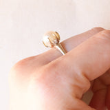 Vintage-Trilogie aus 14-karätigem Weißgold mit weißen Perlen und Diamanten im Brillantschliff (ca. 0.10 ctw), 60er Jahre