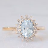 Anello a margherita vintage in oro giallo e bianco 9K con topazio azzurro (1.60ct ca.) e diamanti (0.16ctw ca.), anni ‘80