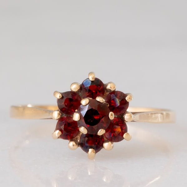 Anello a fiore vintage in oro giallo 9K con granati (0.70ctw ca.), anno 1977