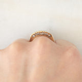Anello vintage in oro giallo 9K con diamanti (0.10ctw ca.) e scritta traforata “MUM”, anni ‘80/‘90