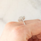 Anello a margherita in oro bianco 9K con acquamarina (1ct ca.) e diamanti di taglio brillante (0.16ctw ca.), anno 2006