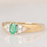 Vintage 9K yellow gold band ring with emerald (0.25ct approx.) and diamonds (0.12ctw approx.)