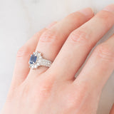 Anello a margherita a fascia in platino con zaffiro (1ct) e diamanti (1ctw), anni ‘80