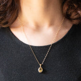 Vintage-Halskette mit Kette aus 9-karätigem Gelbgold und Gänseblümchen-Anhänger aus 9-karätigem Gelb- und Weißgold mit Citrinquarz (ca. 1.50 ct) und Diamanten (ca. 0.10 ctw)