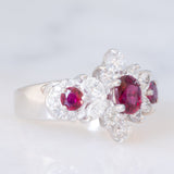 Anello a fiore vintage in platino con rubini (0.63ctw) e diamanti (0.85ctw), anni ‘90/anno ‘2000