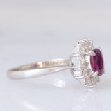 Anello a margherita vintage in platino con rubino (0.62ct) e diamanti (0.36ctw), anni ‘70/‘80